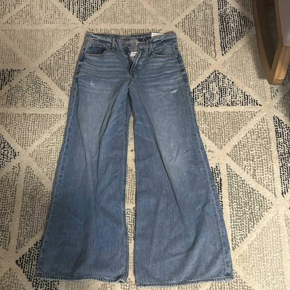 American Eagle :Dreamy Drape Super High Rise Ultra Wide Leg Cool Classic